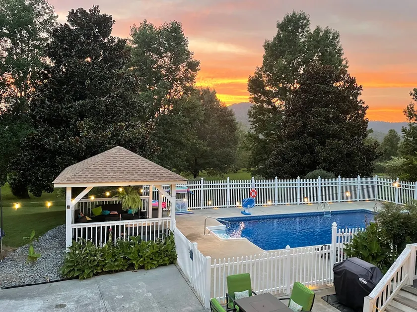 Family Fun - Private Pool, Spa & Mountain Views - Image 1