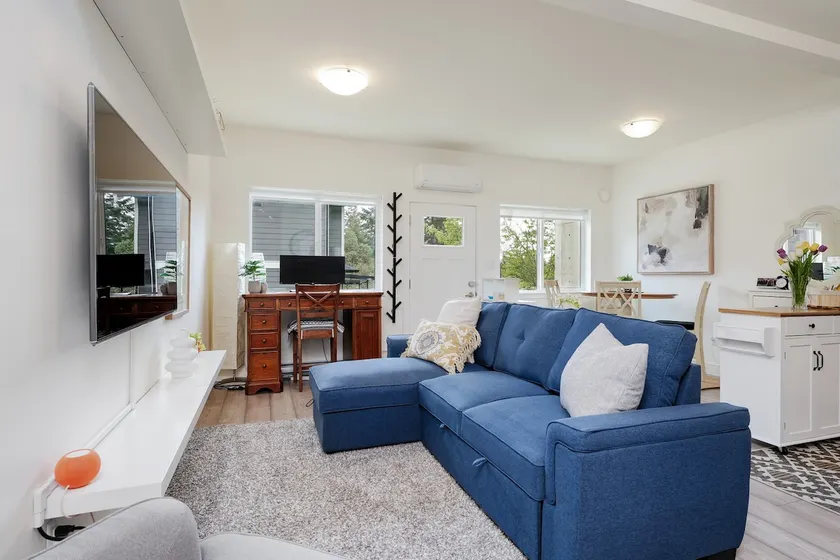 NEW 2BR Victoria Suite: Family, Pet, Work-Friendly - Image 1