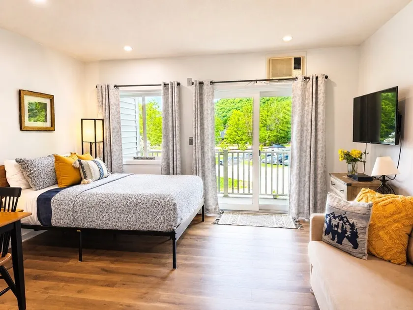 Studio | pool, hot tub & game room | near Loon - Image 1