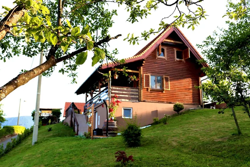 Wooden house Brezni - Image 1