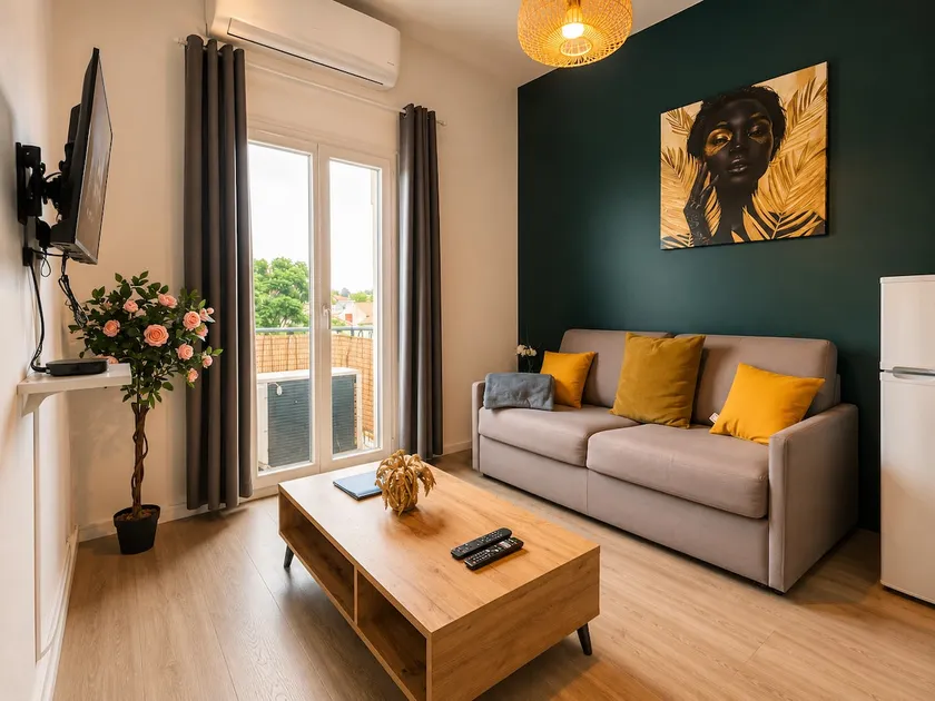 Béziers Centre: Charming, 2 Bedrooms, Air Conditioning - Image 1