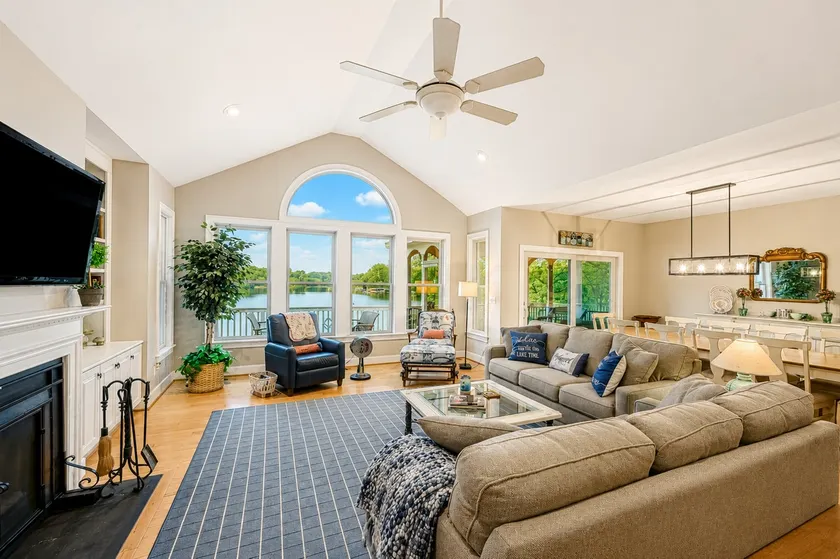 5BR Lakefront | Deck | Firepit | Dogs | Kayak - Image 1