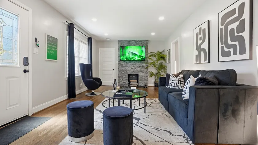 Modern Retreat Near Downtown Birmingham City Views - Image 1