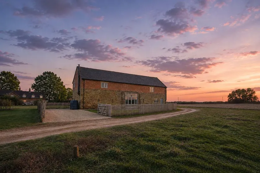 Sophie's Barn - Hot Tub Packages Available - Image 1