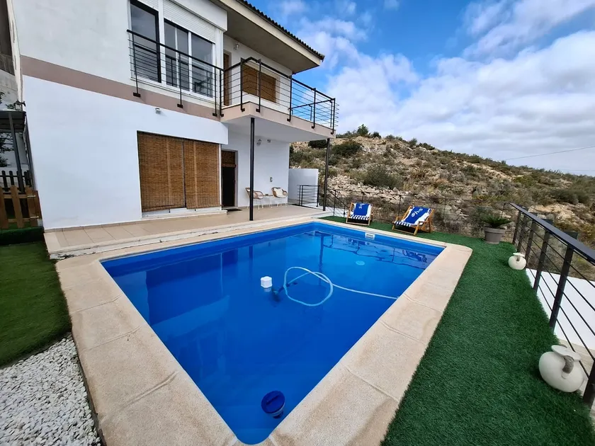 Stylish villa 10 minutes from the Cheste Circuit - Image 1