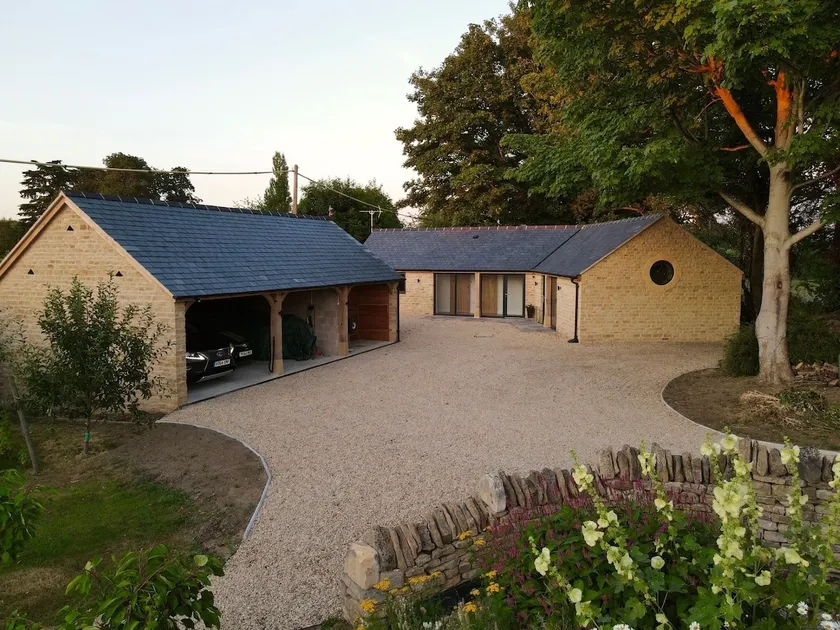 Stylishly presented holiday barn in the Cotswolds - Corner House Barn - Image 1