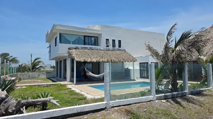 The Beautiful House on the Beach - Image 1