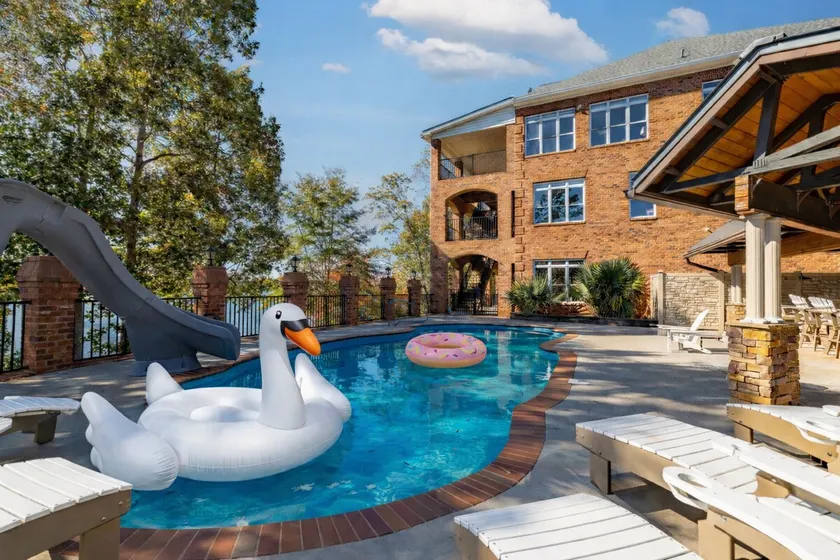 Lake Gaston Executive Mansion Luxury sover 40 personer - Image 1
