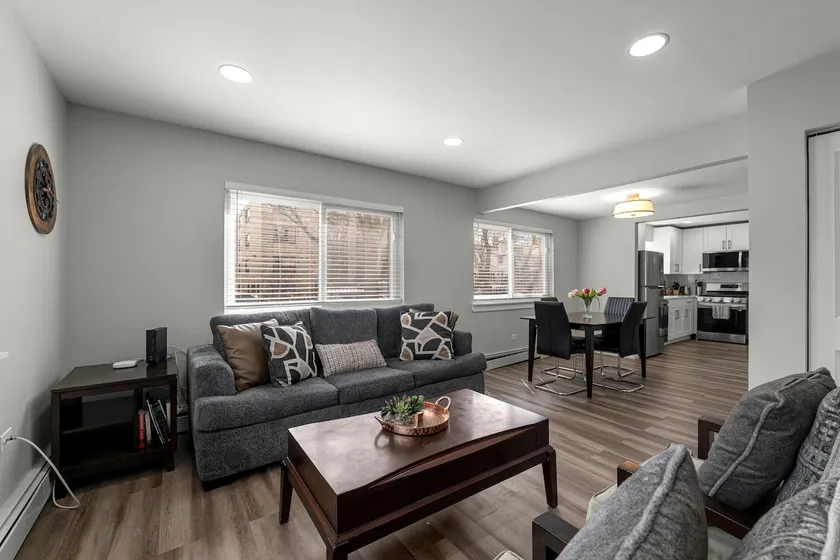 Rogers Park Getaway Near Beach; Free Parking Spot - Image 1