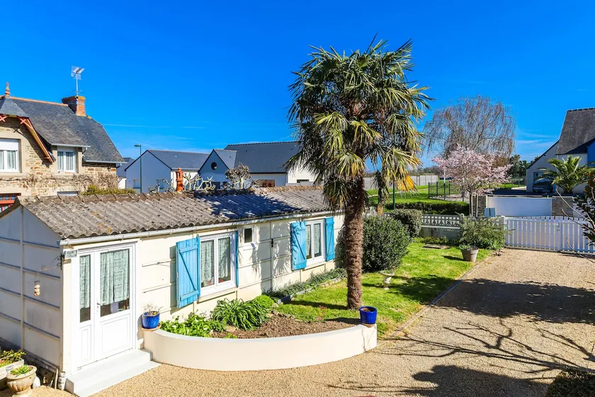 Les Volets Bleus Cottage - Image 1