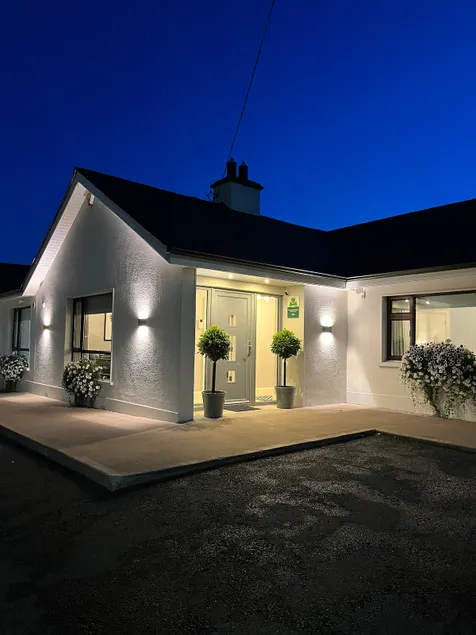 The Hillcrest, Luxury Accommodation in Castleblayney Town - Image 1