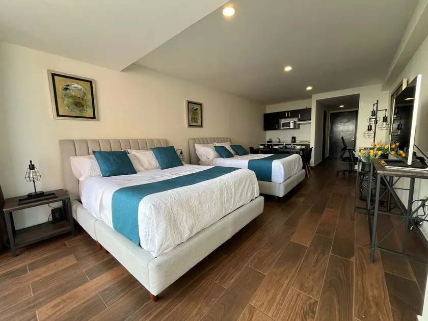 Executive suite, 2 queen beds, gym, in Interlomas - Image 1