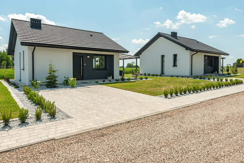 2ModernHouses 5min Energylandia AC+Parking - Image 1