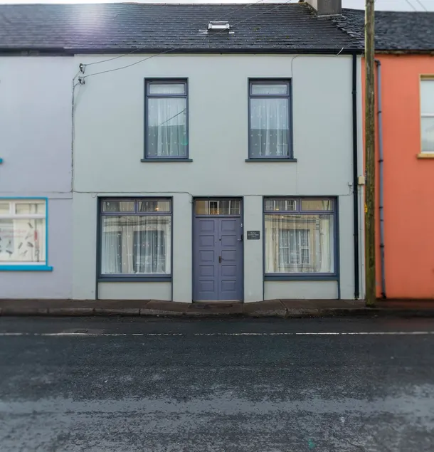 Katie's Town House - Image 1