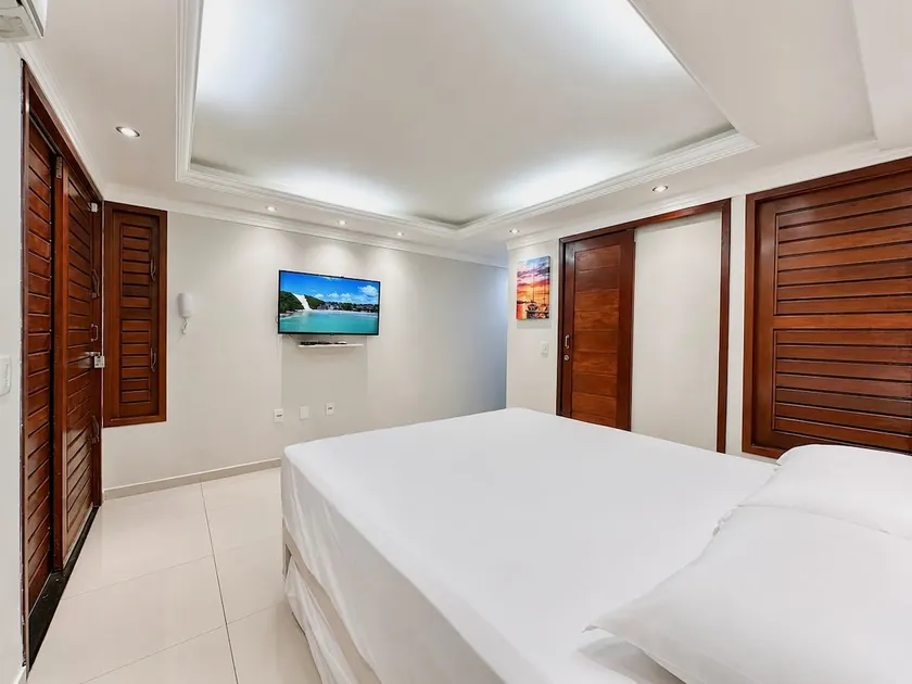 Modern apartment with garage - Image 1
