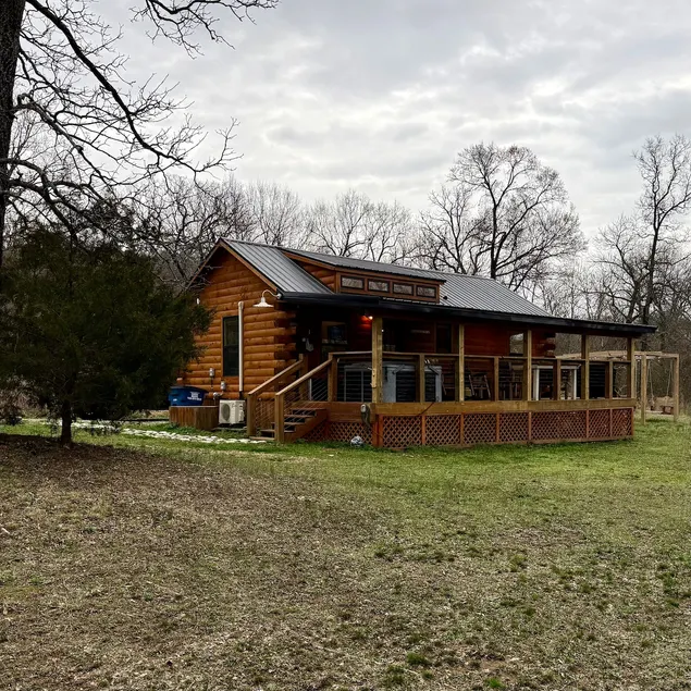 Log Cabin on the waterfall - Image 1