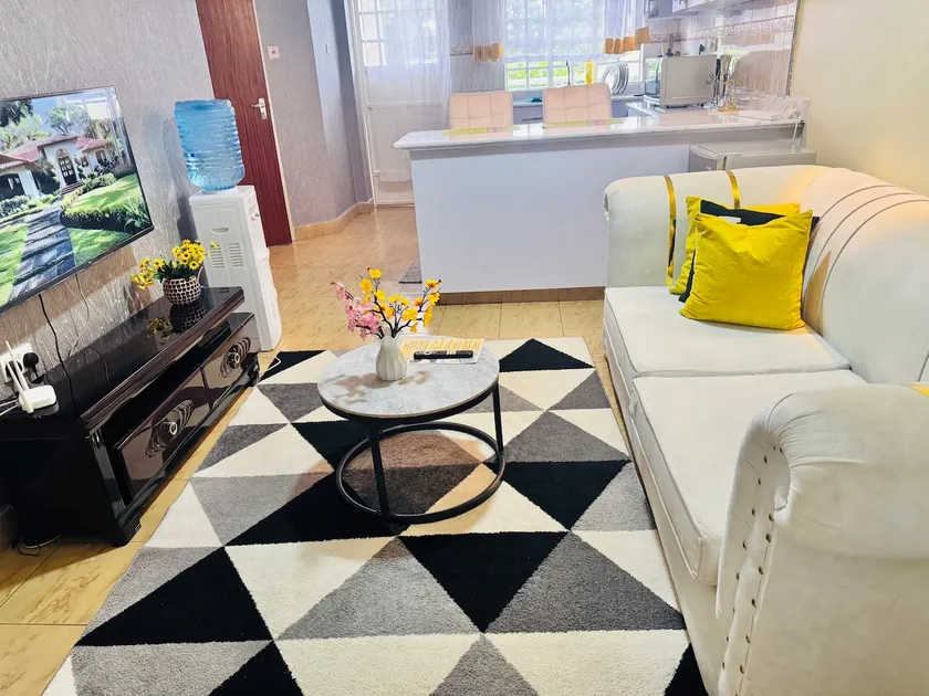 Jolly 1br with AC, backup gen, Netflix, Balcony - Image 1