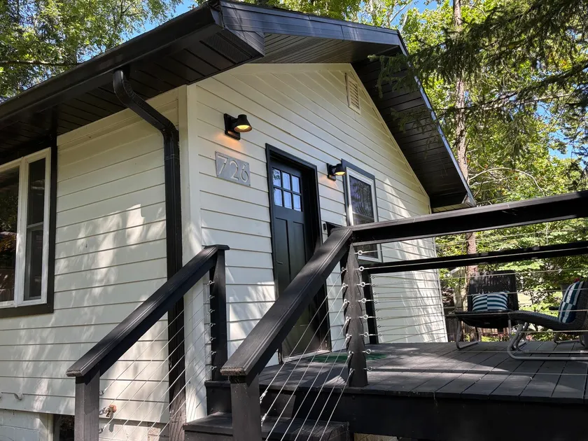 Sweet Spot on Swain •Modern Retreat 5 Blocks to IU - Image 1