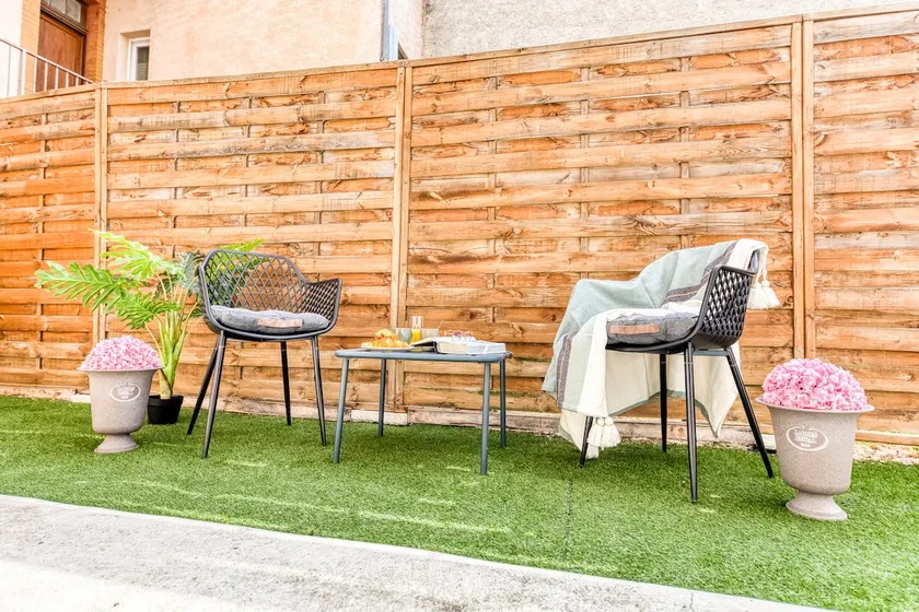 Bright, cozy haven in downtown Tarbes, with sun terrace - Image 1