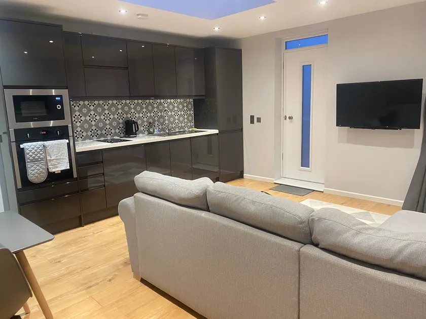 Self Contained Annexe in Warminster, Wiltshire - Image 1