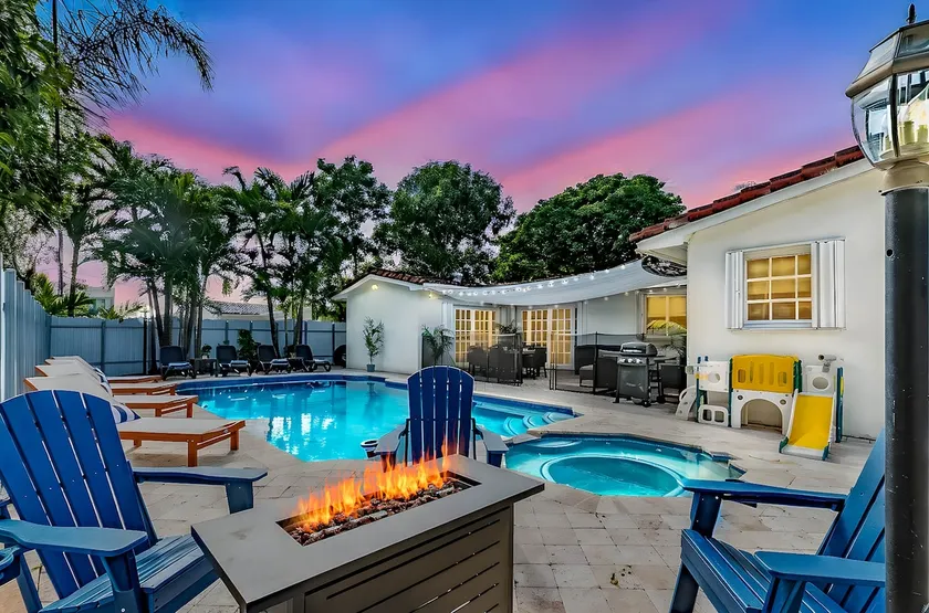 Luxury Retreat w Heated Pool, Spa, FirePit and BBQ - Image 1