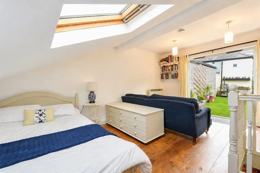 Garden room, central Winchester - Image 1