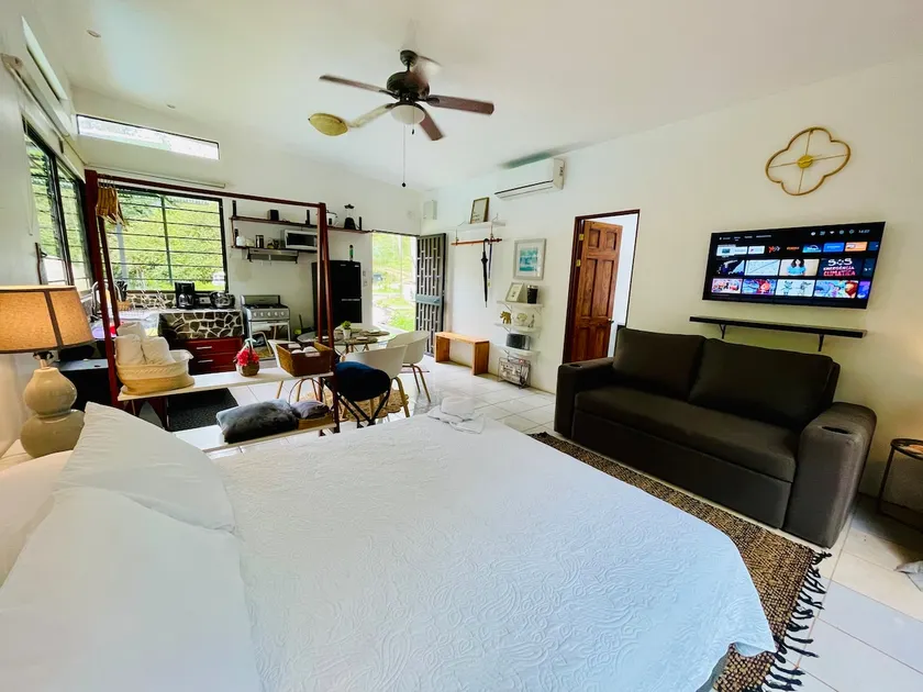 Luxury and Nature 15 minutes from the Beaches - Image 1