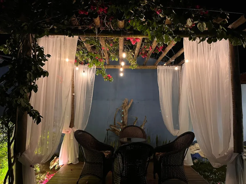 Quiet corner with Gazebo 150 meters from the beach - Image 1