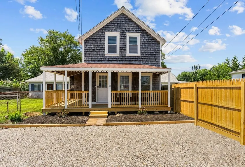Classic Cedar Cottage | Close to Newport & Beaches - Image 1