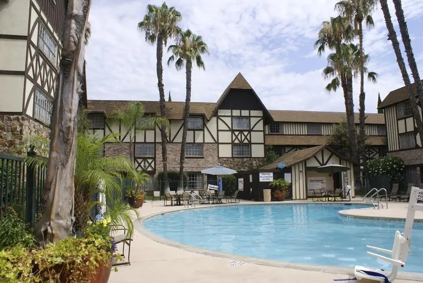 Family-Friendly Paradise near Downtown Disney - Image 1