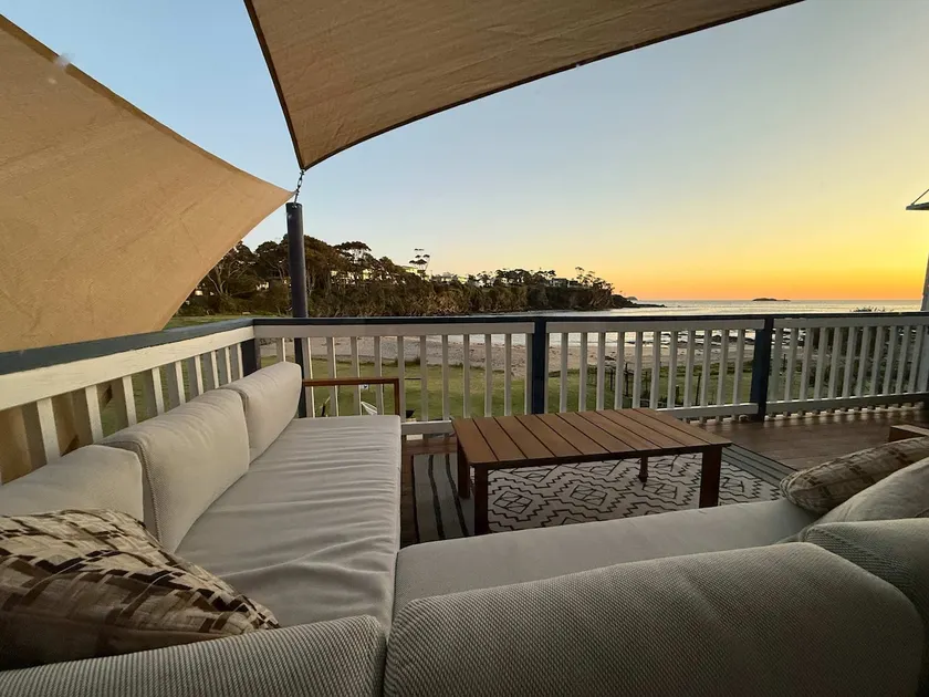 Private Beachfront House, Dog-Friendly Malua Bay - Image 1