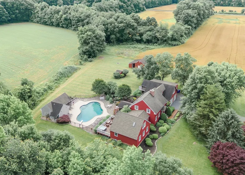 Farmhouse w/hot tub, close to Tuckohoe State Park - Image 1