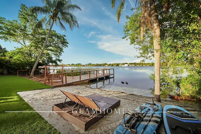 Stunning Lakefront Villa |Deck·Pool·Kayak·PaddleBs - Image 1