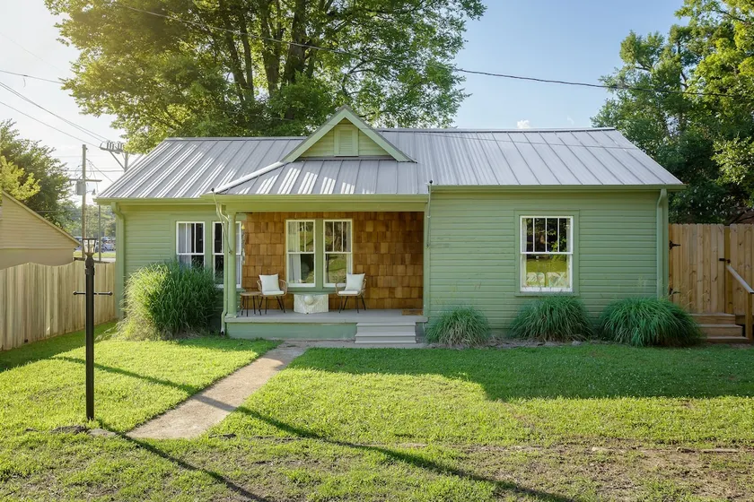 The Green House - Image 1