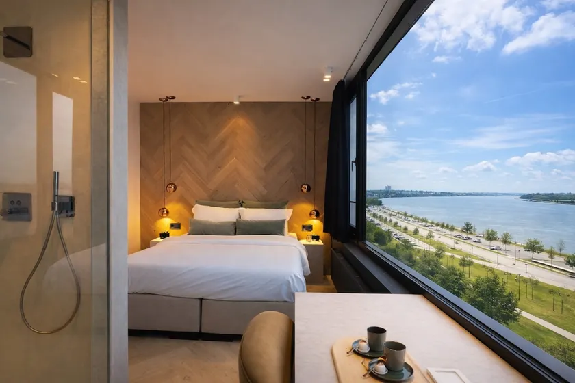 Panoramic Riverside suite 5 - Image 1