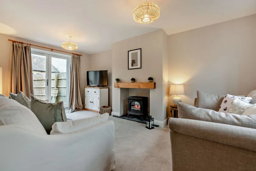 Characterful holiday cottage in the heart of Bourton-on-the-Water - Pear Tree Cottage, Bourton - Image 1
