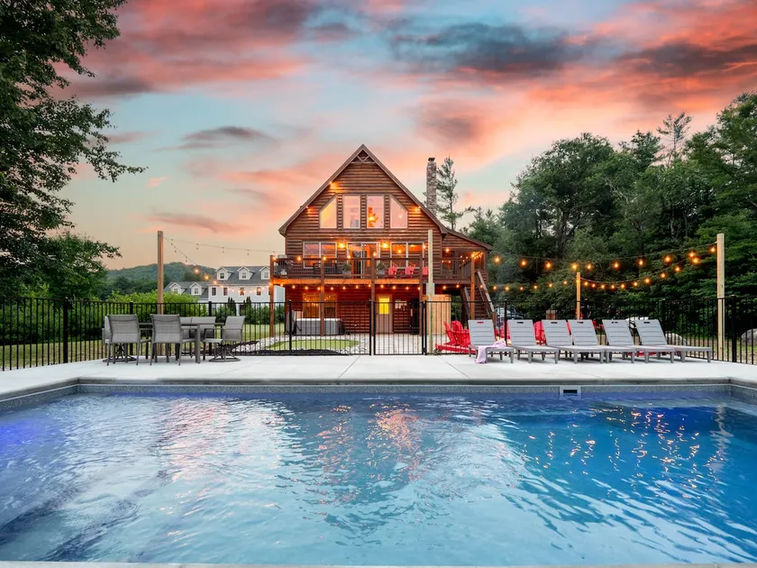 The Lone Star- Hot Tub, AC, Pool Table - Image 1