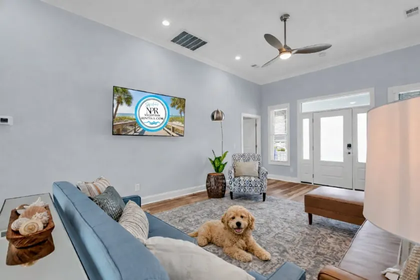 Saltwater Pool, Sleeps 8, Close to Beach - Image 1