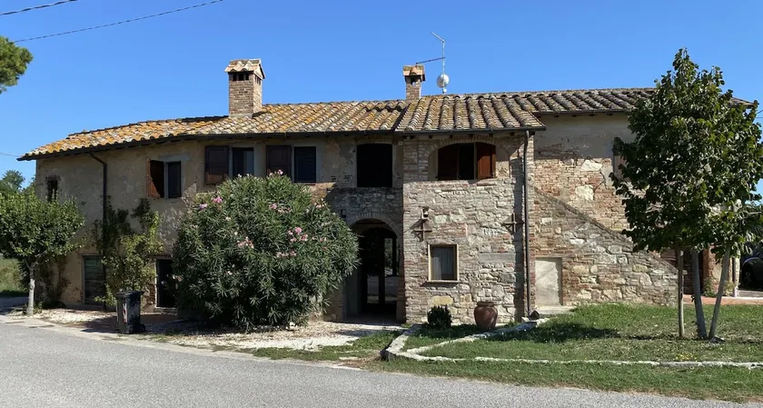 Gorgeously restored tranquil farmhouse - Image 1