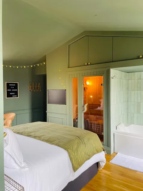 Beachfront Suite (Balneotherapy + Sauna) - Image 1