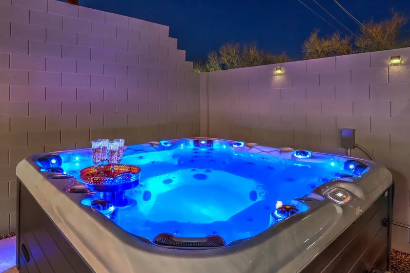 Desert Chic Vegas Vibes 18 mi to strip, 4 bdrm, Po - Image 1
