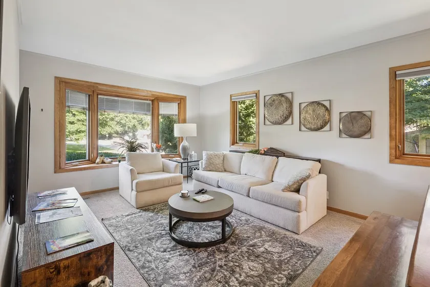 Modern Dutch Bungalow - Image 1