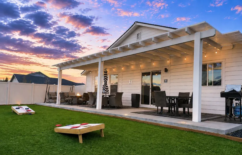 Arcade + Fire pit • Private Yard • Sleeps 10 - Image 1