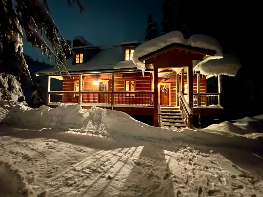 All Seasons Chalet & Cabin in Sasquatch Resort on Hemlock mountain! - Image 1