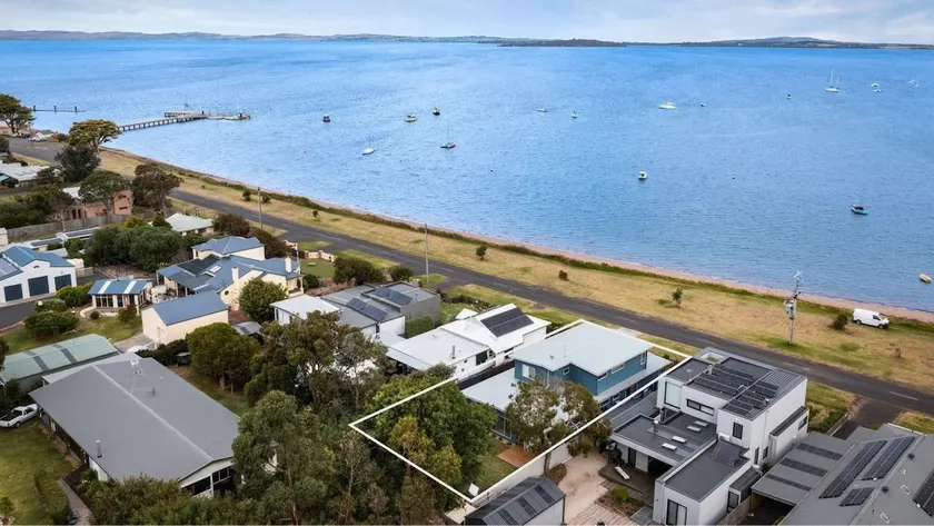 Pukeko Beach House - Image 1