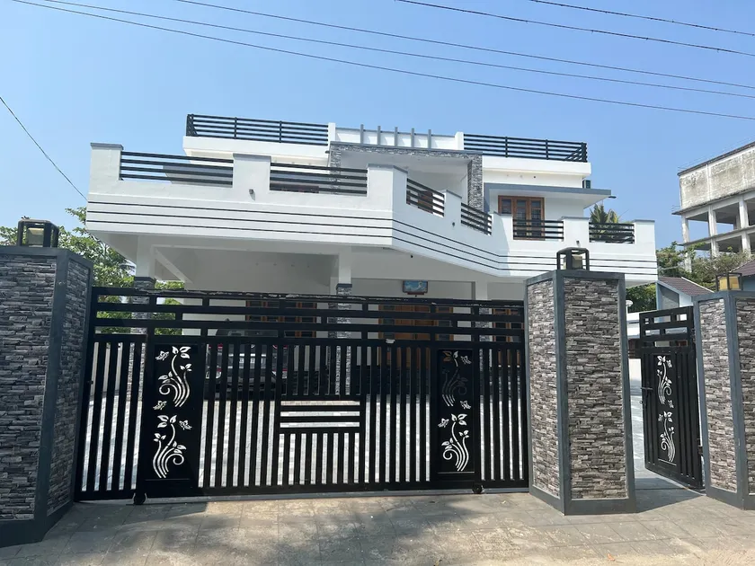 Home for your holiday - Image 1