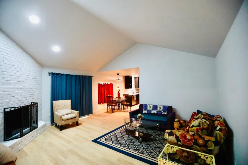 Comfy/Spacious 4 Bed/2Bath home near DT! - Image 1
