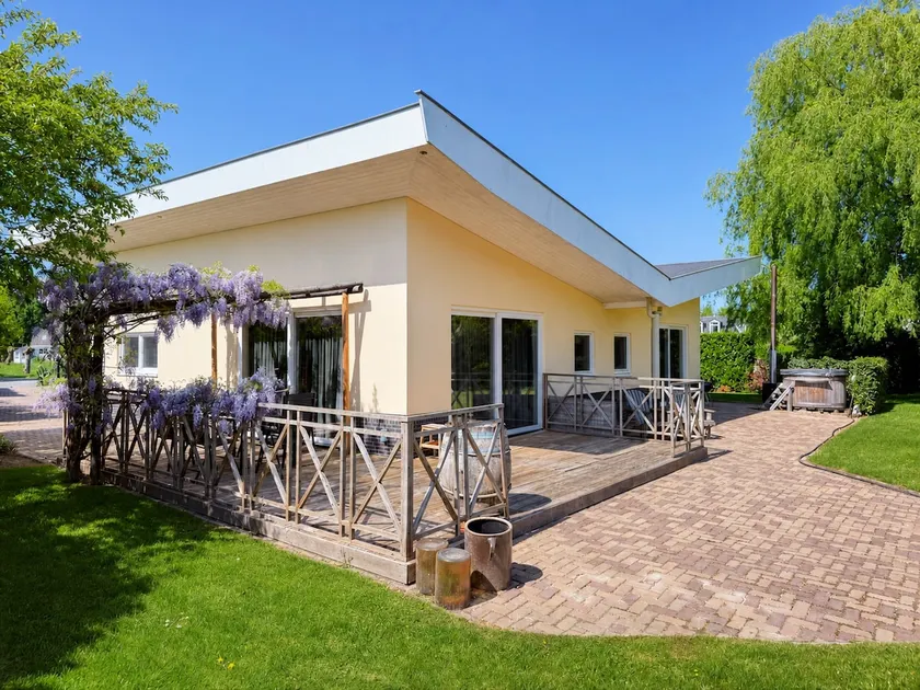 Villa Vera - Comfort, Space, Sauna & Hot Tub in Private Garden - Image 1