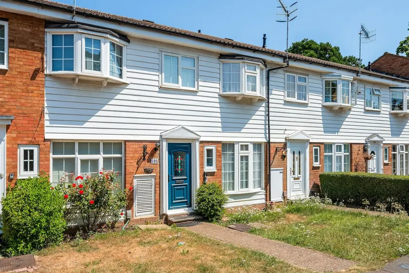 Stylish 4 Bedroom, 2 Bath Home in Borehamwood - Image 1