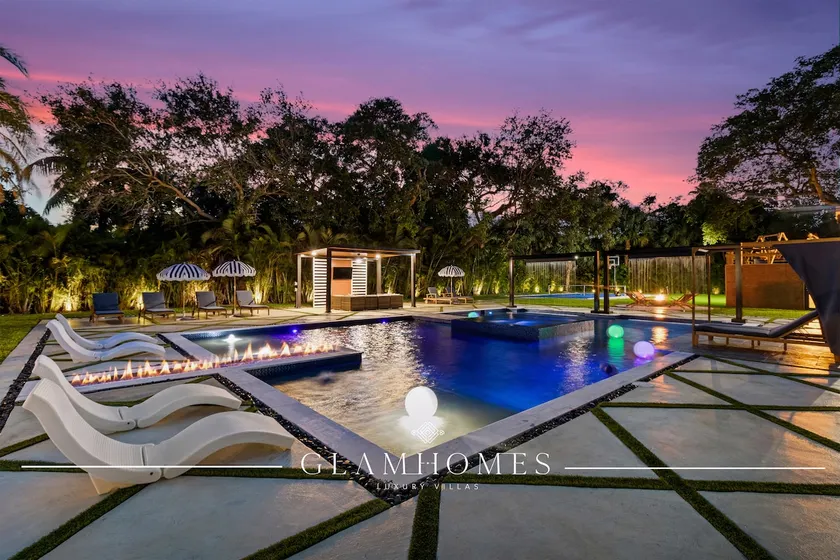 Epic Treehouse Villa - Pool - Jacuzzi - Pickleball - Image 1